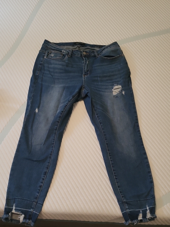 Judy Blue Denim - Judy Blue Medium Blue Distressed Cropped Jeans